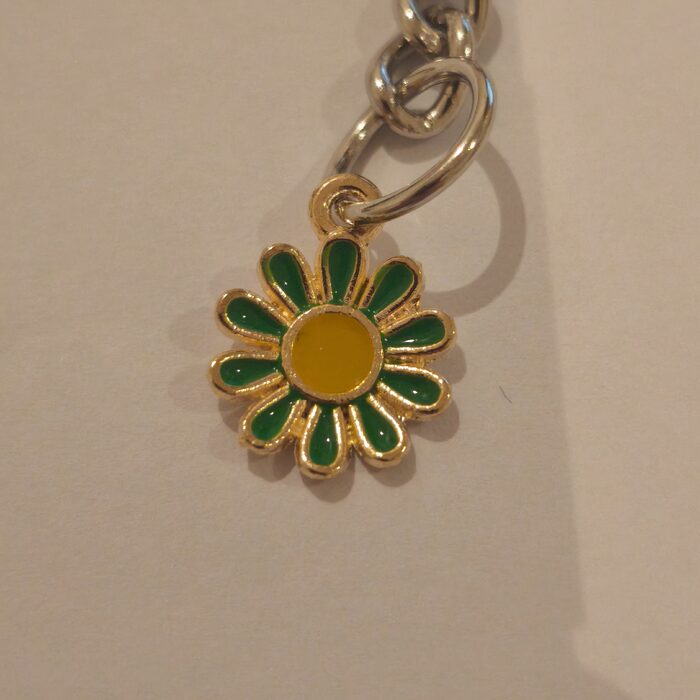 Green Sunburst Daisy